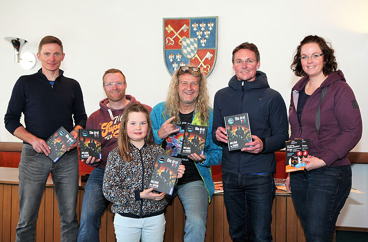 1. Bürgermeister Berchtesgaden Franz Rasp, Manuel Machata, Tochter von Kathi Walch, Peter Juhre, Alexander Resch, Katharina Walch (©Foto by Kilian Pfeiffer)